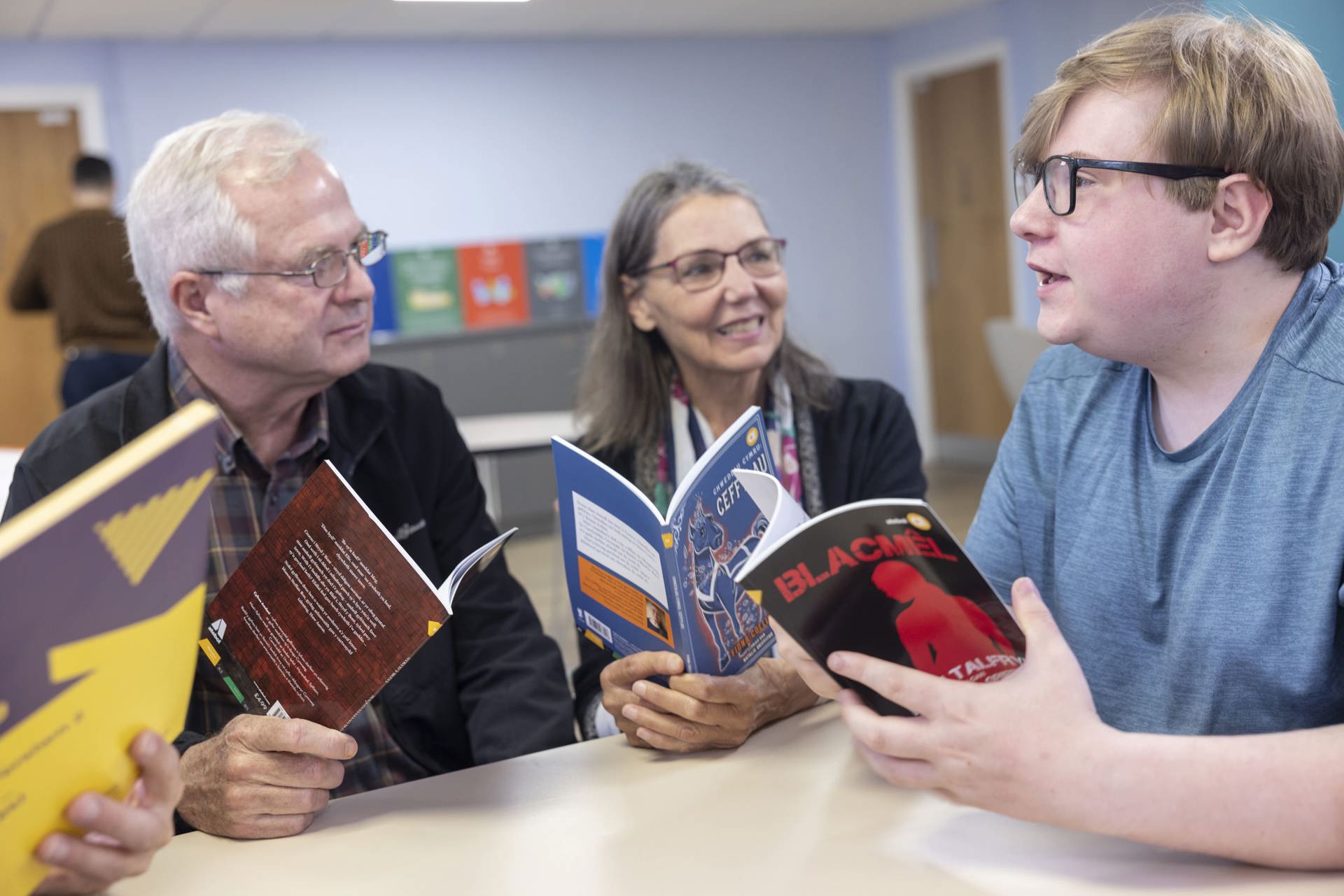 Hundreds celebrate reading in a national book club